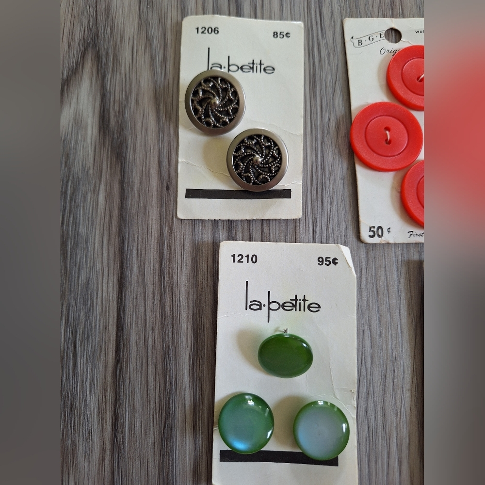 Lot Of Vintage Buttons. All New.‎ Sewing Arts And Crafts - Picture 2 of 3